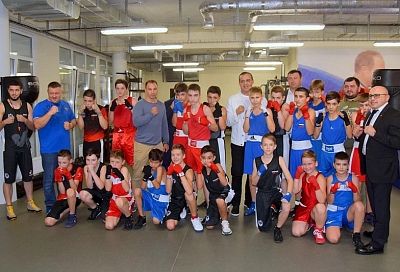 Президент Международной ассоциации бокса Умар Кремлев пообщался в Сочи с юными спортсменами