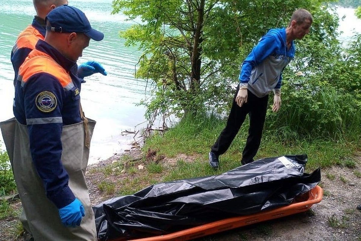 В Новороссийске из озера Абрау-Дюрсо достали труп мужчины