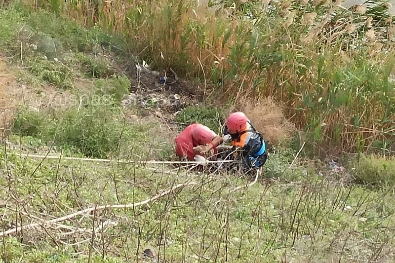 В Анапе спасатели эвакуировали сорвавшегося с крутого склона мужчину
