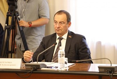 Спикер Законодательного Собрания Кубани Юрий Бурлачко провел круглый стол по вопросам развития Северского района
