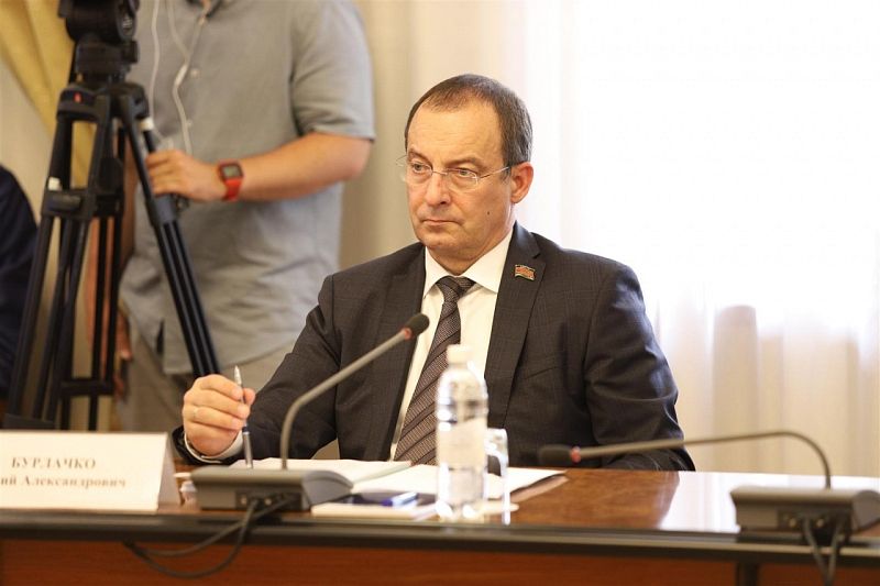 Спикер Законодательного Собрания Кубани Юрий Бурлачко провел круглый стол по вопросам развития Северского района