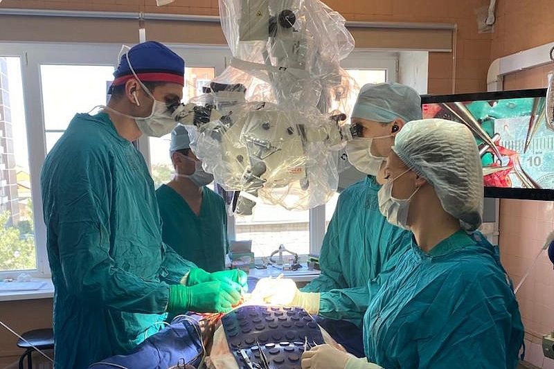 В Краснодаре хирурги восстановили женщине грудь из тканей живота