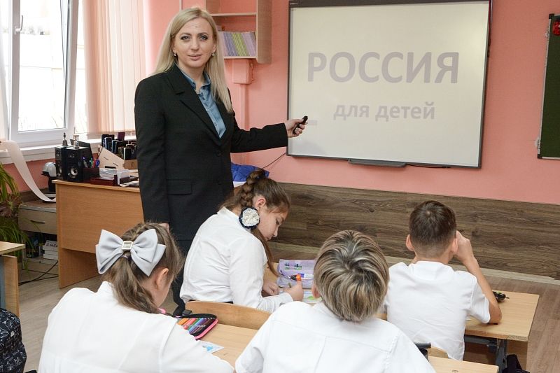 В 2023 году Ирина Амосова вышла в финал главной просветительской награды страны «Знание. Премия», учрежденной Российским обществом «Знание».