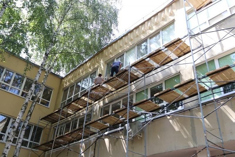 В Краснодаре летом проведут ремонт в 82 школах и 104 детских садах