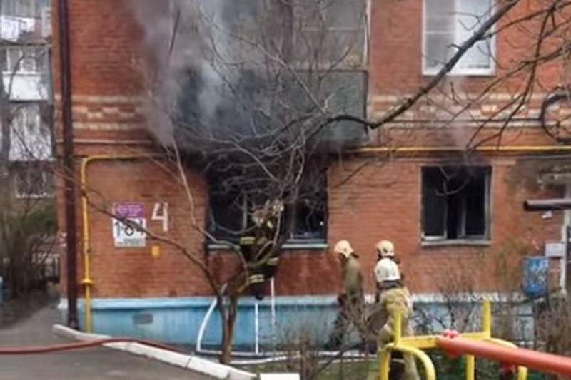 В Краснодаре на улице Воровского произошел пожар в многоэтажке. Второй раз за два дня