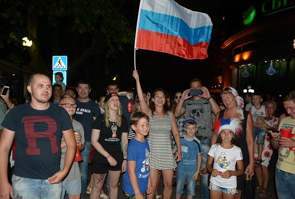Сочи празднует победу сборной России в фан-зоне для болельщиков