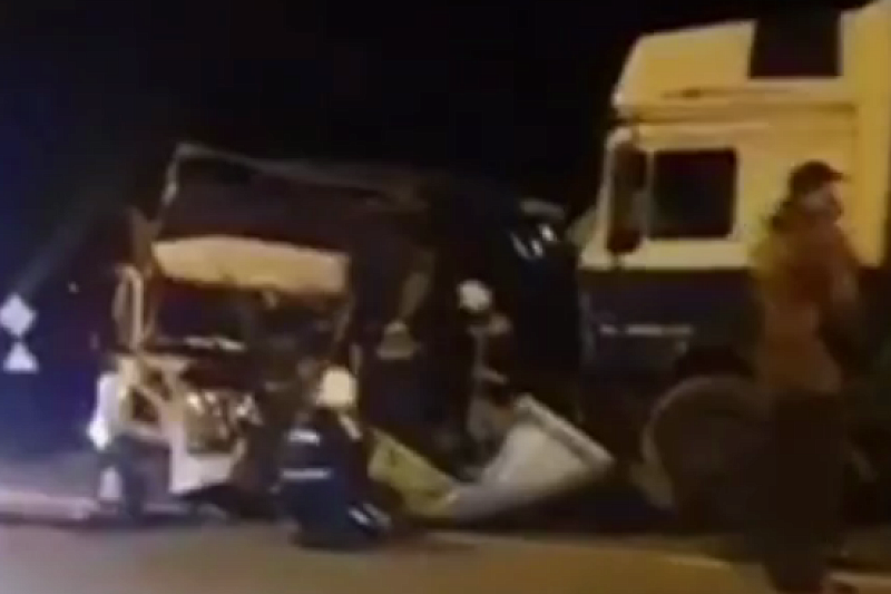 В жестком лобовом ДТП в Краснодарском крае погиб водитель «Газели» (видео)