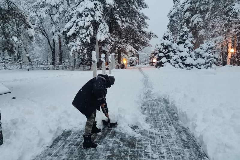 Высота снежного покрова в Горячем Ключе достигла 31 см