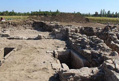 Фундамент храма XII века и склепы обнаружили археологи в Белореченском районе