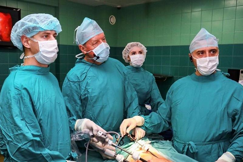 Тысячи полипов: краснодарские врачи успешно прооперировали пациентов с редким заболеванием органов брюшной полости
