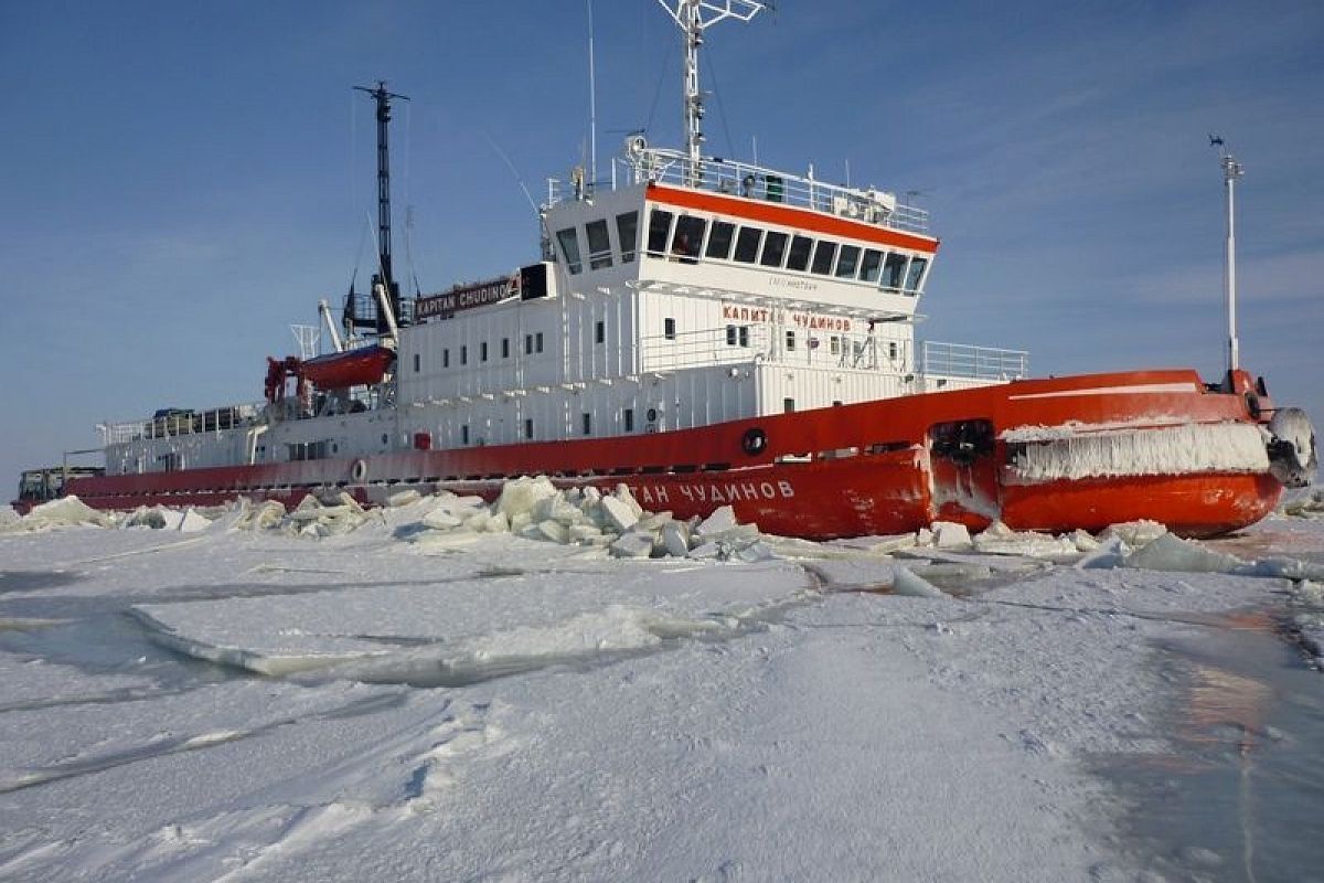 Сезон ледокола начался в Азовском море  