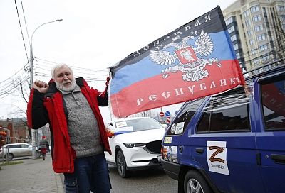 Zа Россию: по Краснодару проехала колонна сторонников Президента и Вооруженных Сил страны