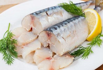 Скумбрию мариную в молоке. Пока не попробовала – не верила, что это вкусно. Делюсь рецептом, который, возможно, удивит и вас