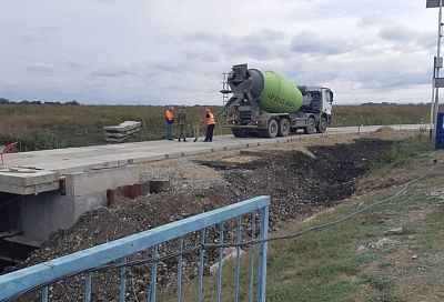 В Абинском районе завершается строительство временного моста через реку Аушедз