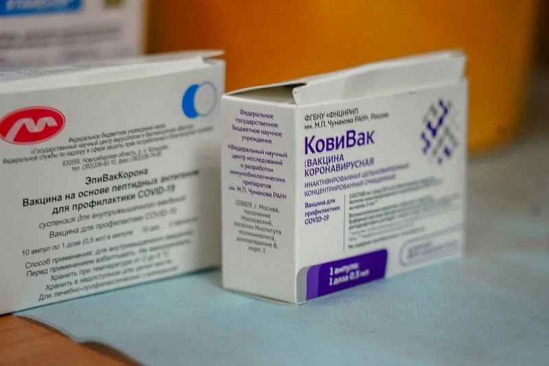  В России перестали выпускать вакцины «Ковивак» и «Эпиваккорона»  