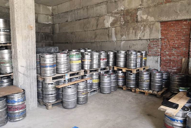Пиво, вино, коньяк: полицейские Анапы изъяли более 15 тонн незаконного алкоголя