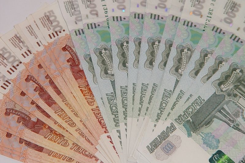 Каждый пятый житель Кубани тратит большую часть зарплаты за неделю