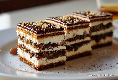 «Пьяная слива»: тот самый торт с черносливом, орехами и вишнёвой шапочкой