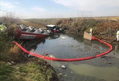 В салоне рухнувшей в канал автоцистерны «Лукойла» нашли мертвого водителя из Краснодара