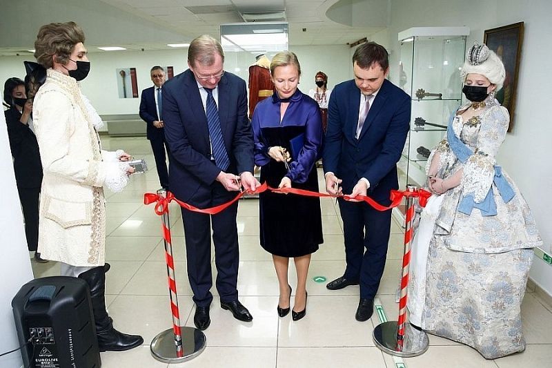 Выставка ювелирного искусства музеев Московского Кремля открылась в Краснодаре 