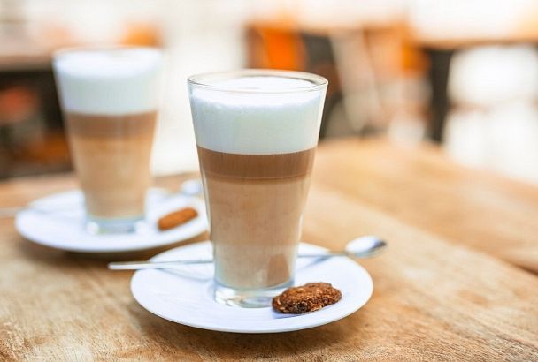 Польза кофе с добавкой сливок или молока: насколько это полезно для организма?