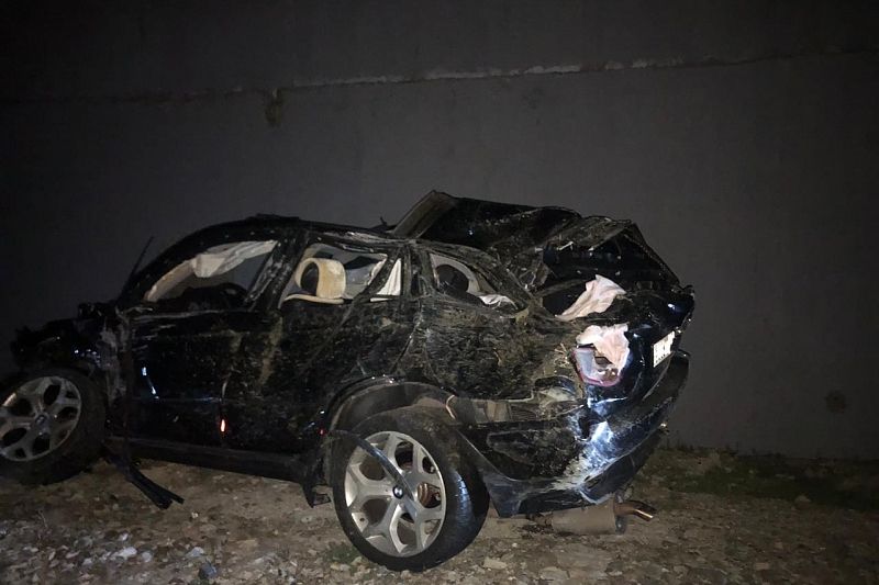 Водитель на BMW X5 сорвался в обрыв. Мужчина погиб