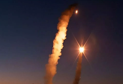 Заявления Ван И о боевых действиях на Ближнем Востоке, конкурс красоты БРИКС, новые уловки мошенников: главное к утру 8 марта