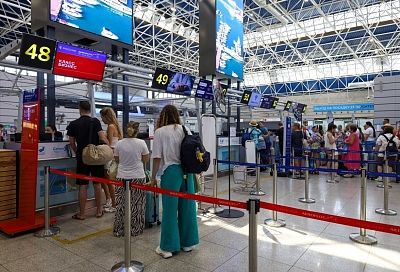 Около 40 рейсов задерживаются в аэропорту Сочи после ночных ограничений