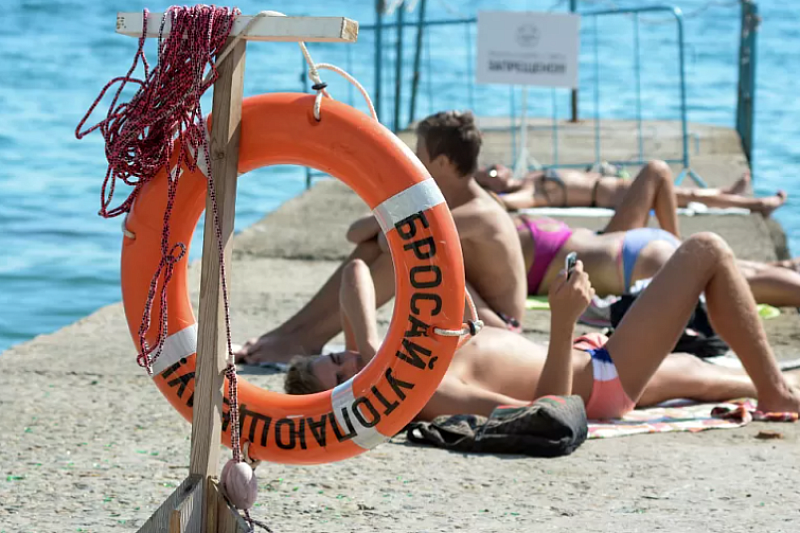 Отжимной ветер: в Анапе продлили запрет на купание в море с надувными матрасами