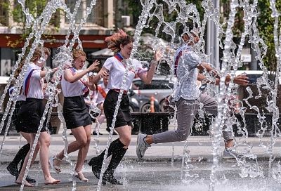 Сколько жители Краснодарского края планируют потратить на последний звонок