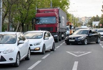 Проезд грузовиков по центру Краснодара запретят в 2023 году