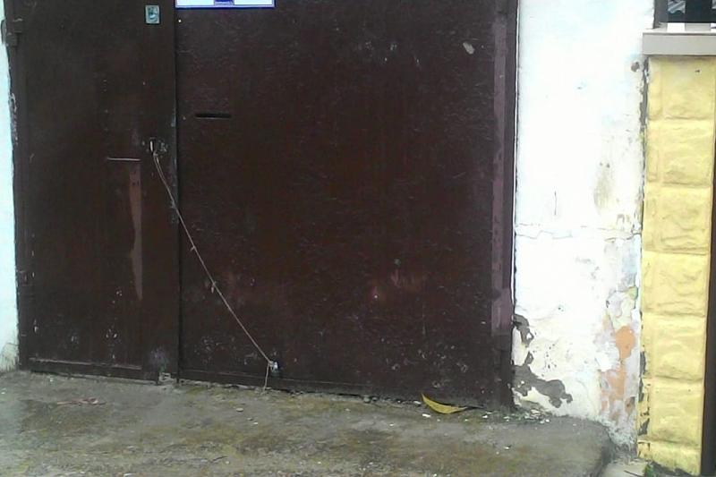 В Сочи к воротам частного дома неизвестные привязали «гранату»