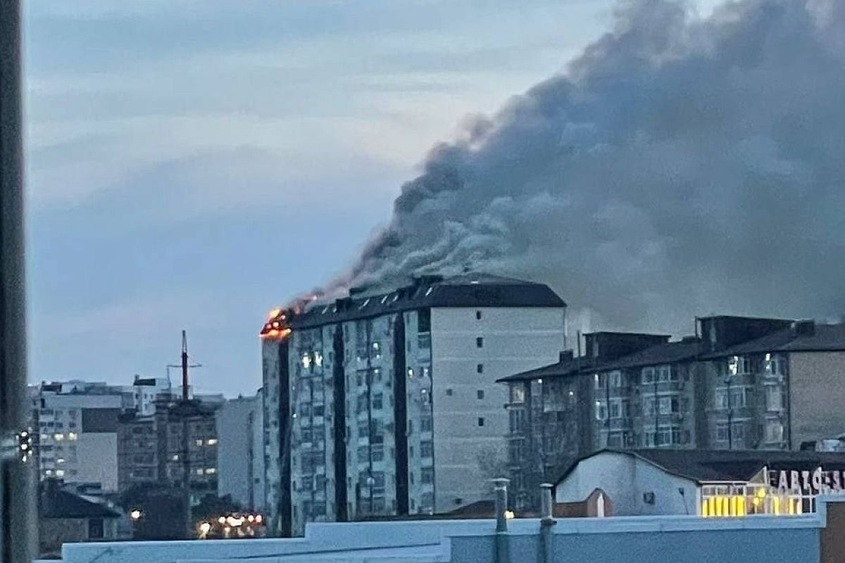 Многоэтажный дом с горящей мансардой в Анапе оказался узаконенным самостроем