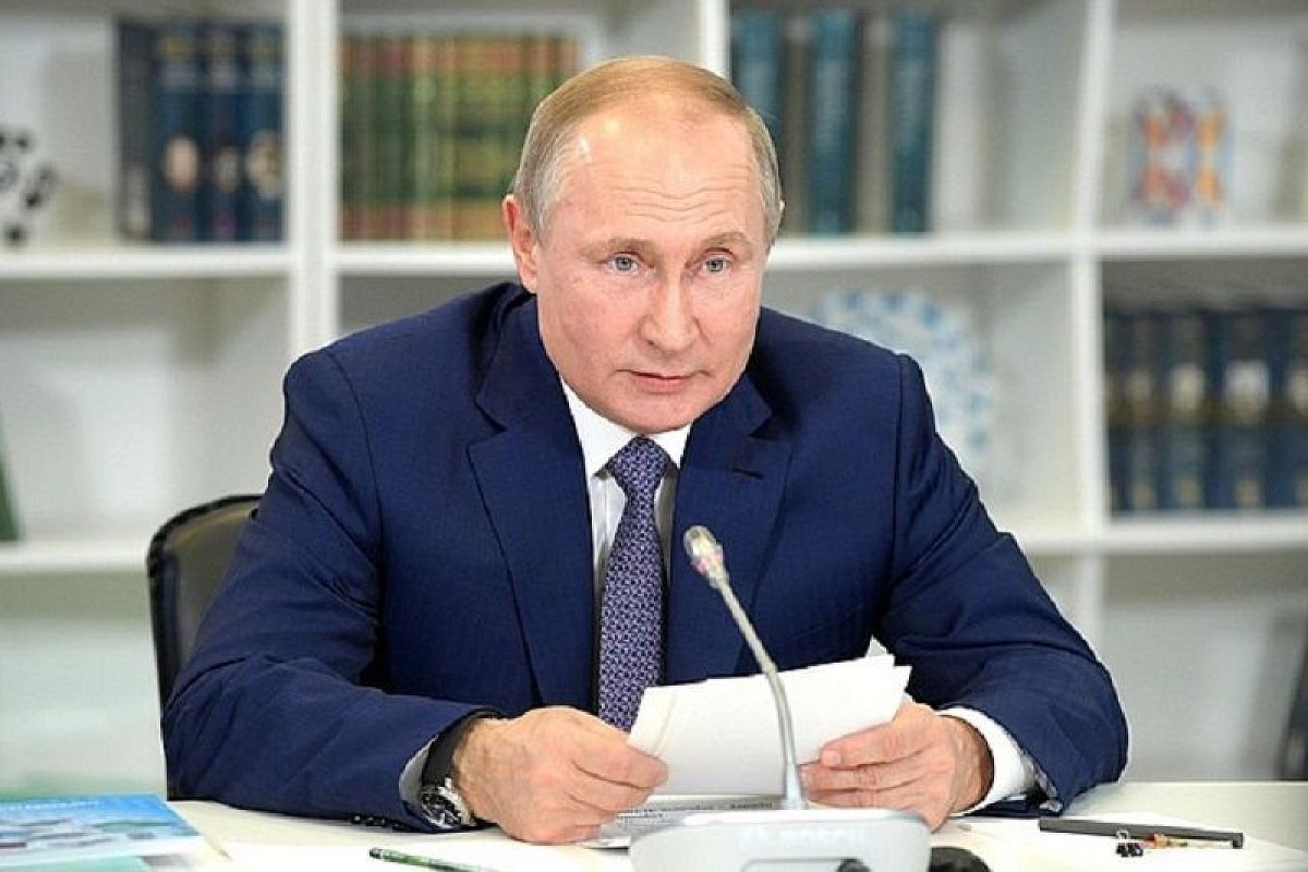 Путин присвоил звания Героев России пилотам самолета, совершившего жесткую посадку в Подмосковье 