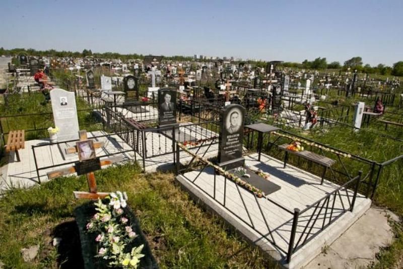 Памятники на миллион: в Краснодаре поймали похитителей надгробий с городского кладбища