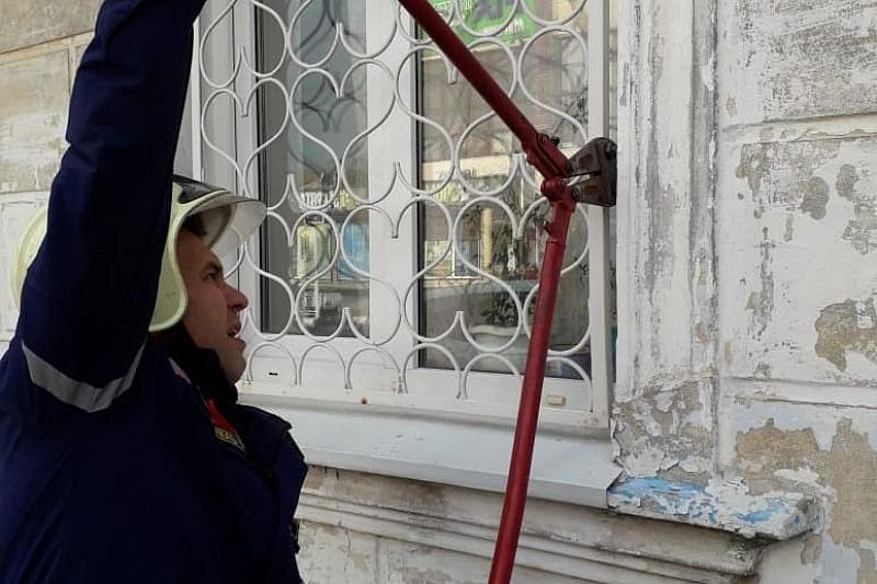 Новороссиец вызвал спасателей, чтобы проникнуть в дом бабушки