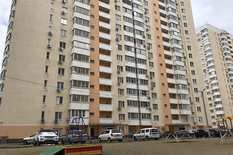 ﻿Трагедия в Краснодаре: 28-летняя женщина с сыном упали с высоты 18-го этажа