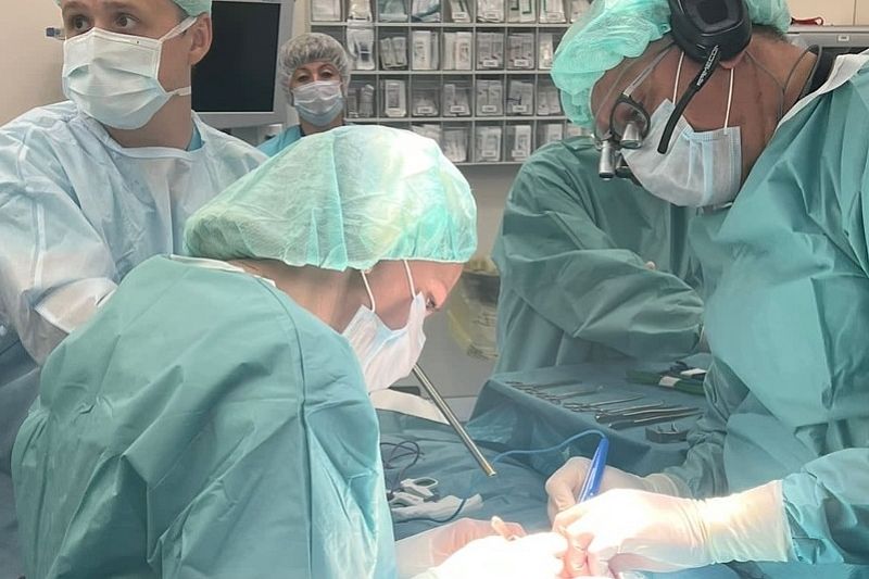 Российские врачи представили безопасные методики операций на щитовидной железе