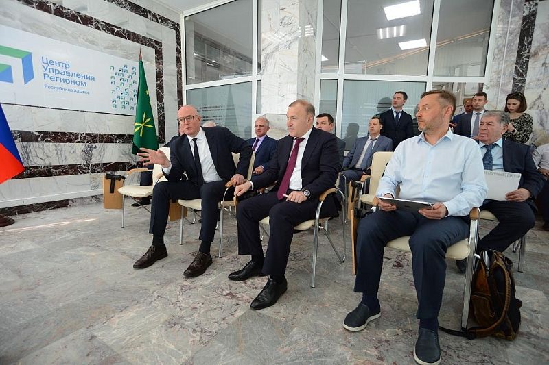 Дмитрий Чернышенко посетил Центр управления регионом Республики Адыгея