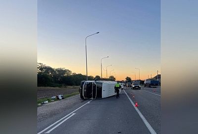 В ДТП с опрокинувшимся пассажирским автобусом под Анапой пострадали 7 человек