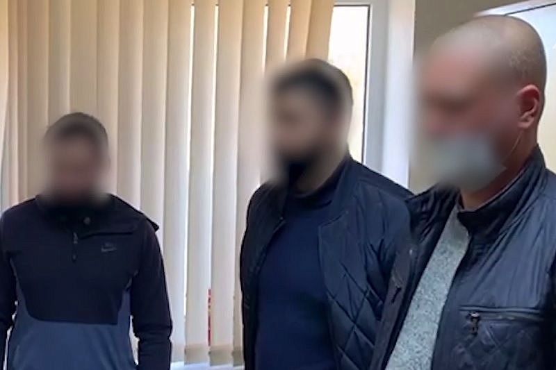 В Краснодарском крае арестован водитель, напавший на сотрудника ДПС и пытавшийся его задушить