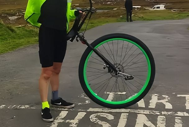 В Ирландии мужчина побил мировой рекорд, проехав на одноколесном велосипеде