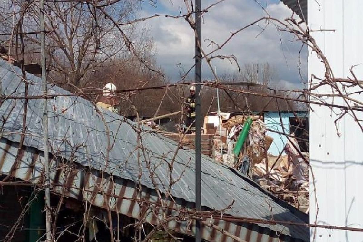 На месте взрыва газового баллона в Тимашевске работают следователи