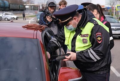 Полицейские ищут в Краснодаре тонированные машины