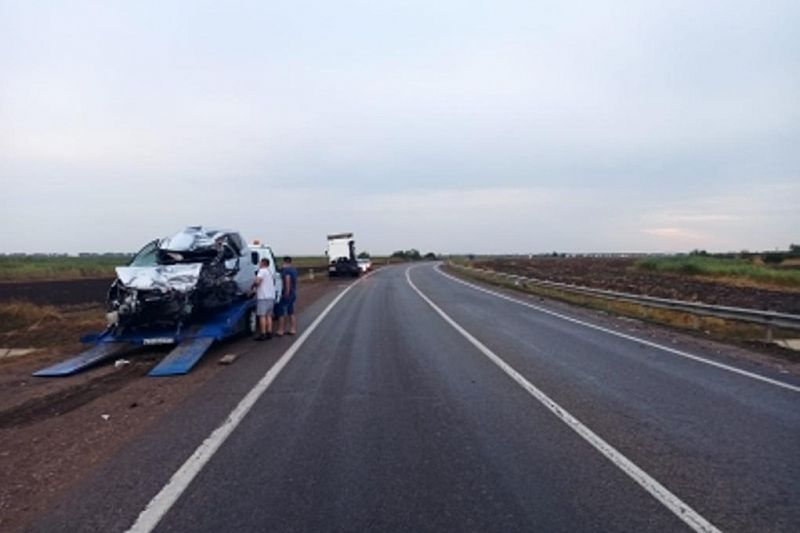 Пассажирка «Тойоты» погибла в ДТП с КамАЗом в Краснодарском крае. Водитель в реанимации