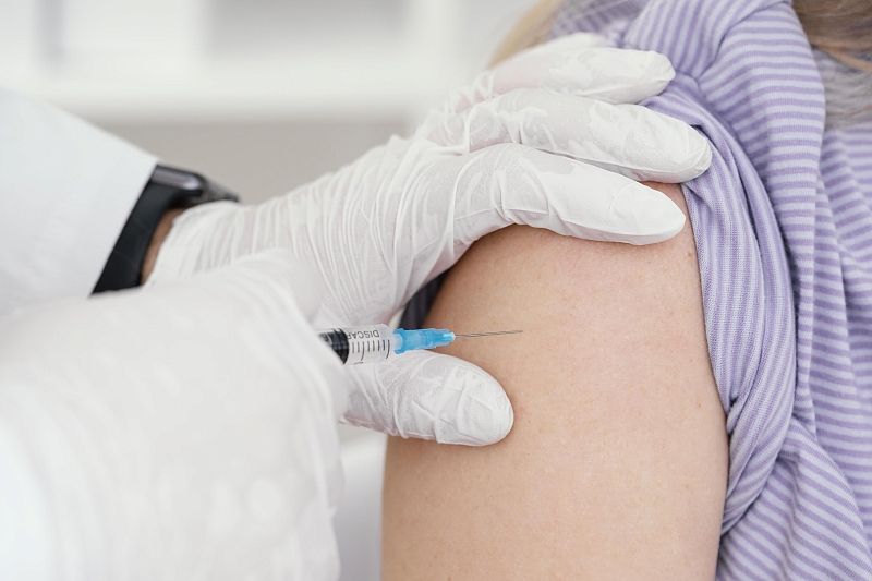 Одна прививка избавит от давления: доктор Мясников раскрыл, как это работает