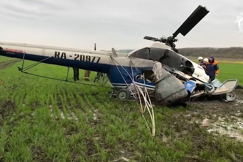 Ми-2 в Краснодарском крае упал после того, как задел деревья
