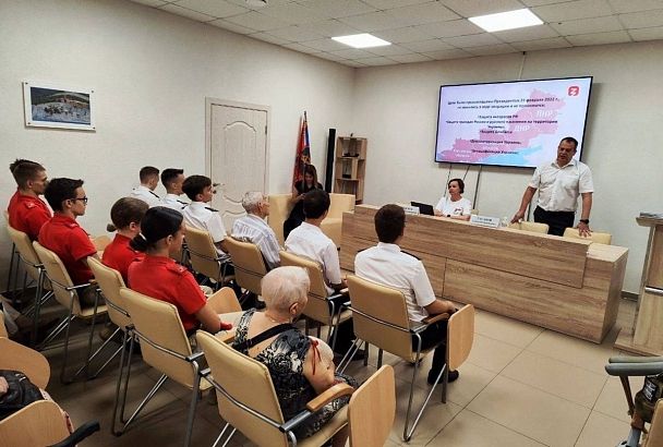 Встречу с ветераном боевых действий организовали для молодежи Новороссийска в День ВМФ
