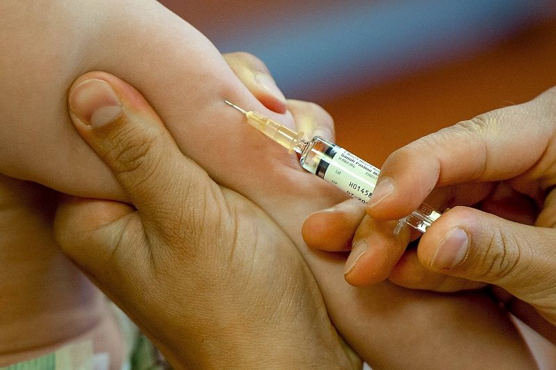 Обнаружено влияние популярной прививки на заболеваемость коронавирусом