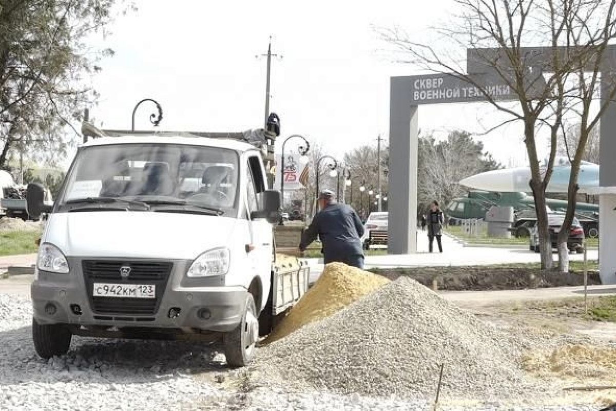 В Анапе расширяют сквер военной техники